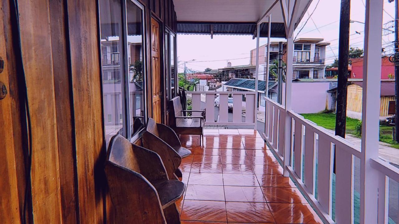 Хостел Alpha Arenal La Fortuna Екстер'єр фото